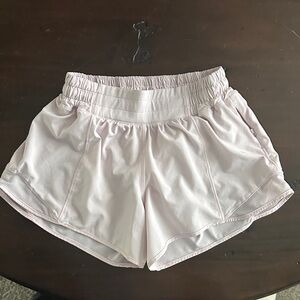 Lululemon Hotty Hot Low Rise Lined 2.5” Short - Light Pink Size 4 Like New